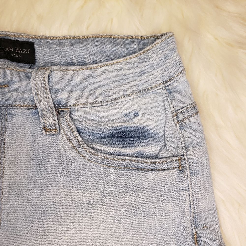 Women's NWT Small MED LARGE Light Blue Frayed Hem Denim Jean Shorts - Picture 8 of 10
